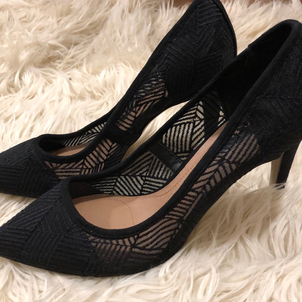 Tahari mesh pumps- size 7.5